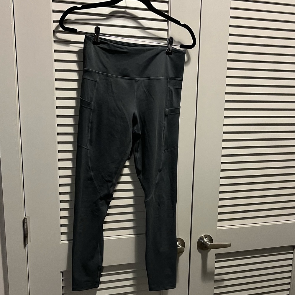 ZYIA Activewear leggings with pockets - M